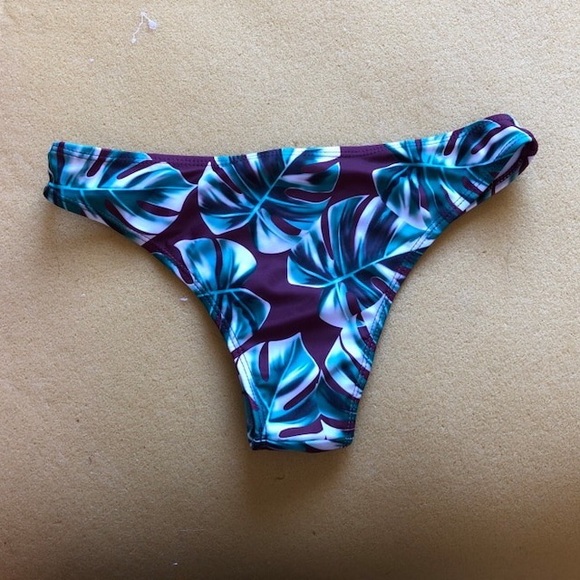 Swimsuit Set - Picture 2 of 5